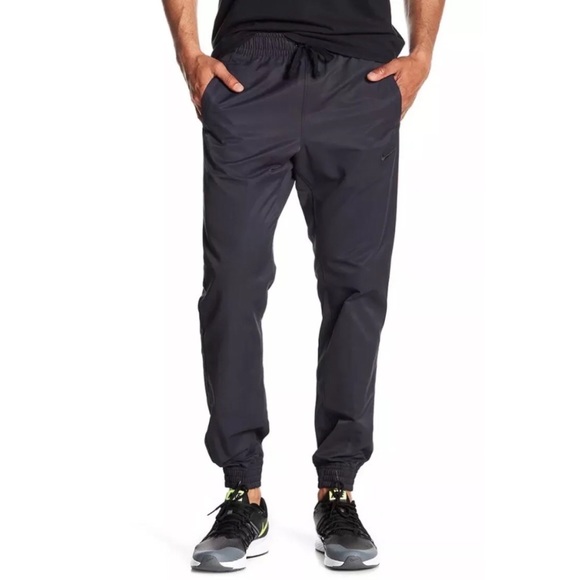 nike slim fit tapered joggers